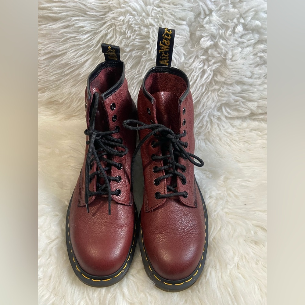Dr martens vegan leather unisex size 9 men’s and 10 women’s